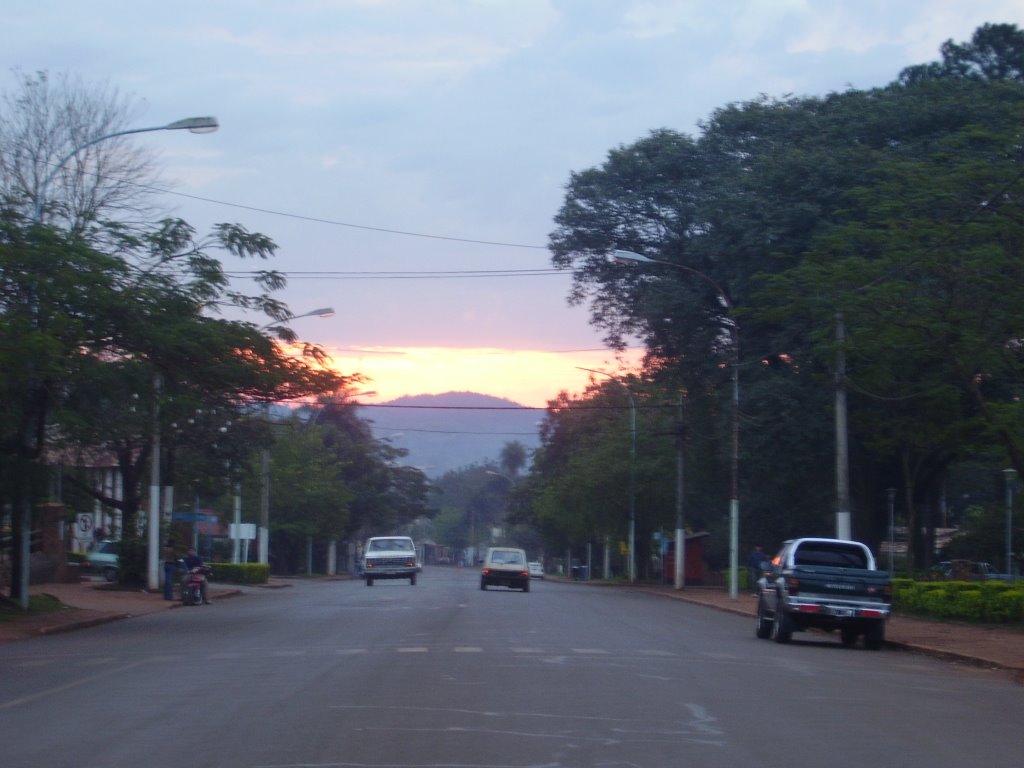 Cerro bajo el sol by Hector Veron