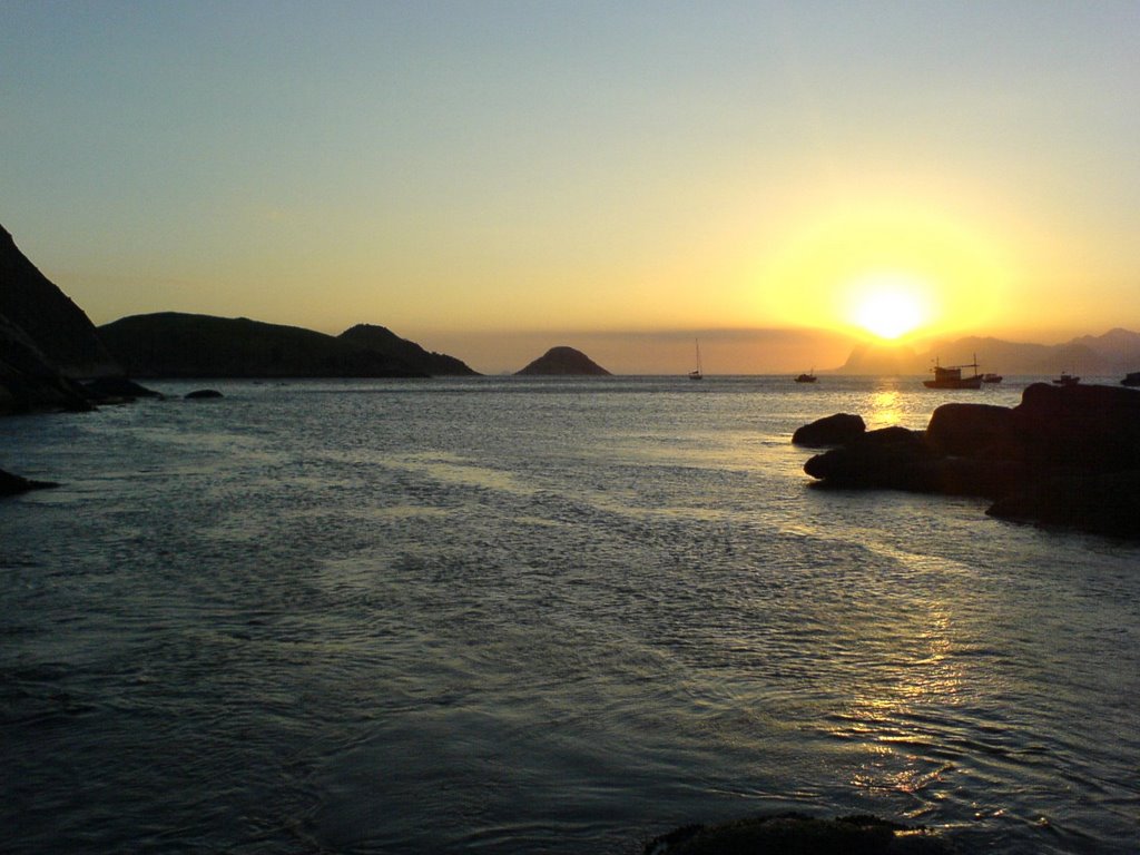 Por-do-sol Itaipu Beach by Rubens B. Freitas