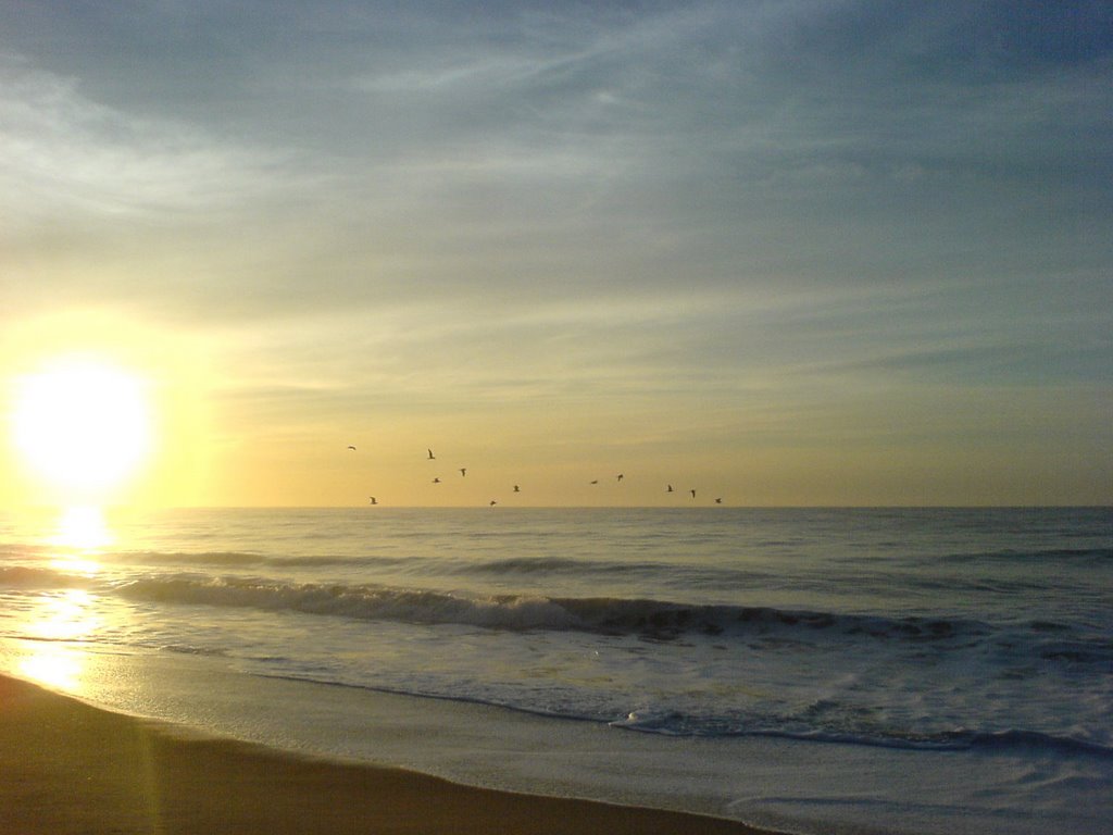 Amanhecer na praia Costa Azul by rubensbfreitas