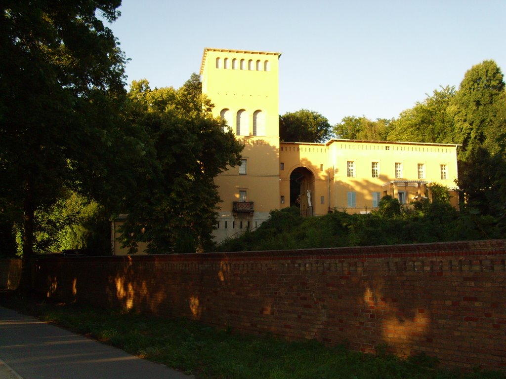 Maschinenhaus im Park Klein-Glienicke by Robby Dune