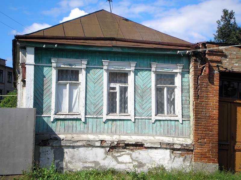 House with fissure in Lomonosov street by Sarychev Sergei