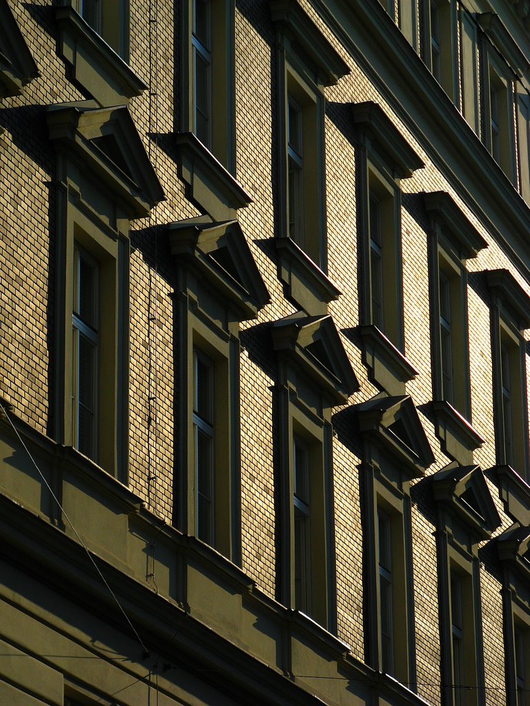 Fassade im Morgenlicht (28.7.08) by e.m.r. 2 - a picture a day