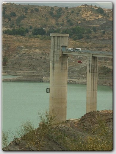 Reservoir de Vinuela by Geert Braekevelt