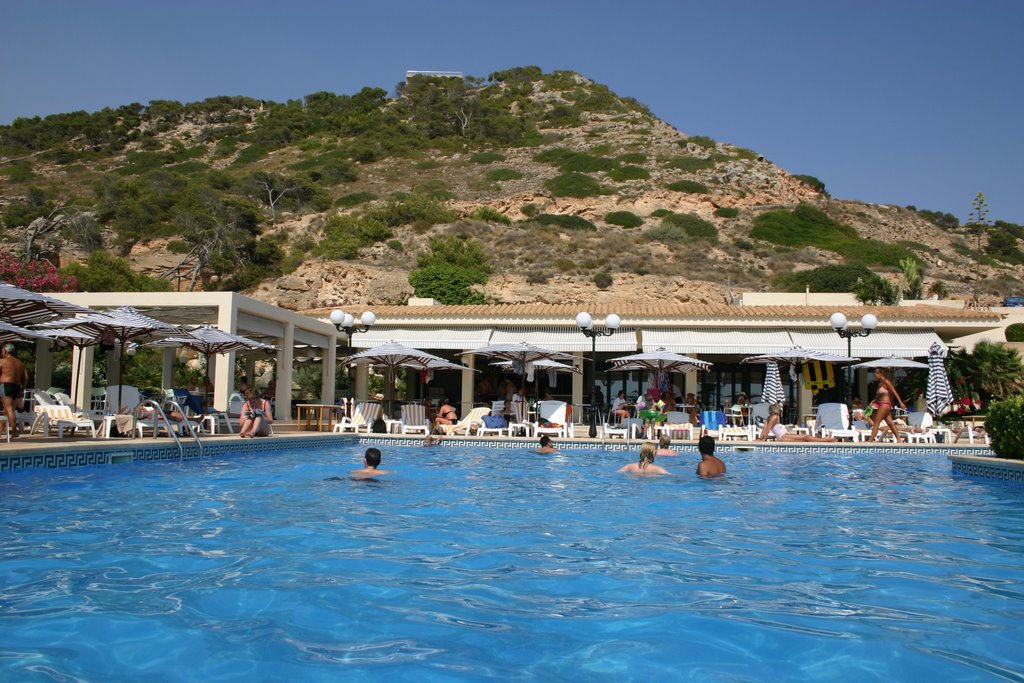 Puig de Ros - Pool im Beach Club Hotel Delta, 2005 by T. Liebscher