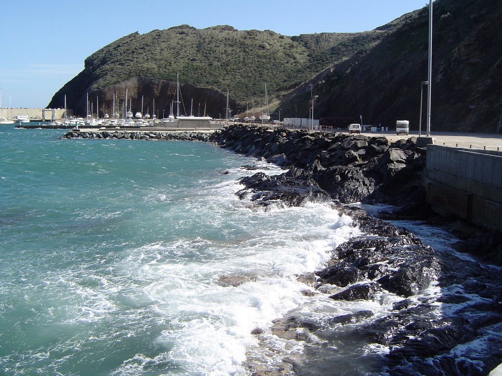 Port esportiu, Portbou by Christian Pérez