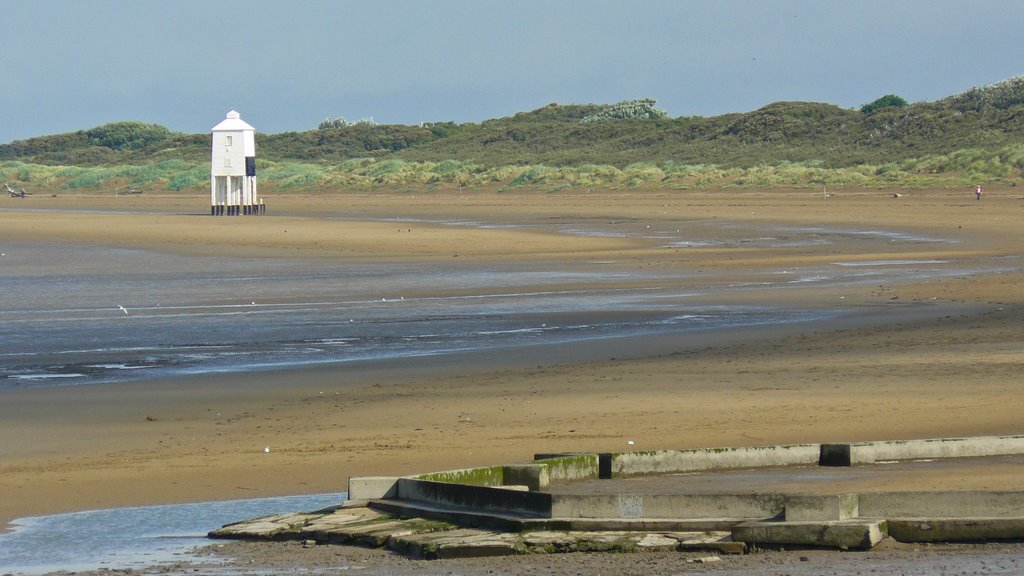 Lower Lighthouse and Boating Pond at Burnham - July 2008 by Mike Stuckey