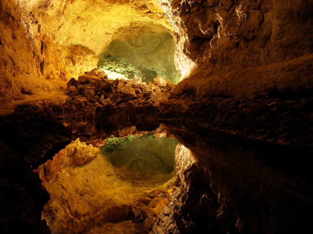 Lanzarote - Cueva de los Verdes - Interno by Willyco