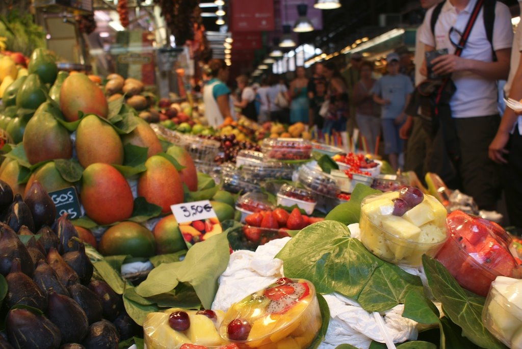 A marketplace nearby the Rambla in Barcelona by Ola Løvholm