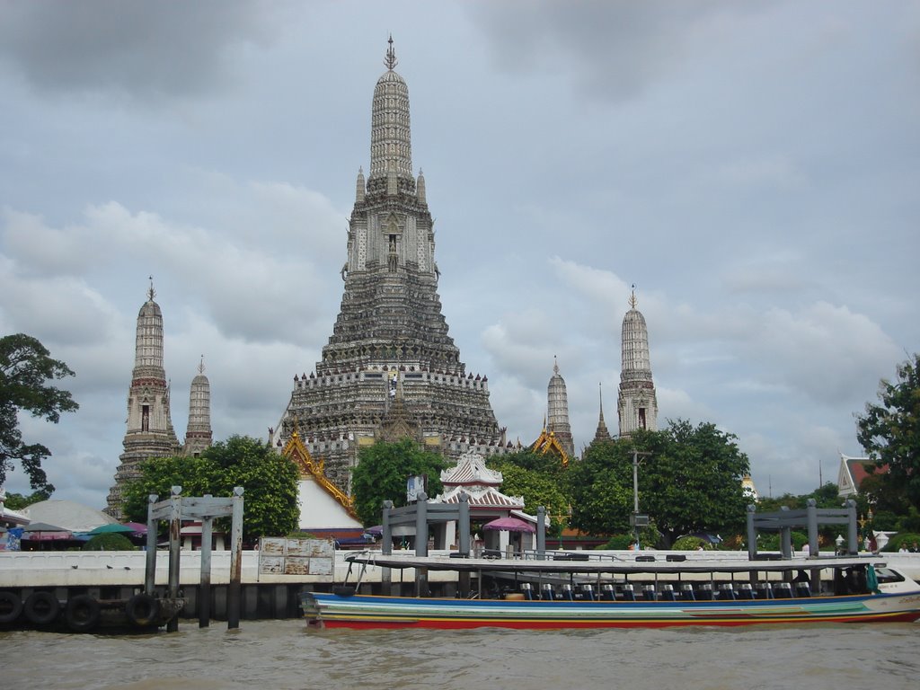 Bangkok Wat Arun view from river by MarkvanKeulen