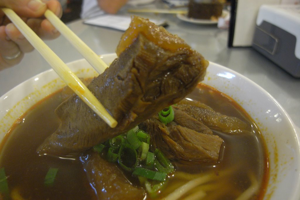 Beef Noodles at Yongkang St. 永康街老張牛肉麵 by 阿暈