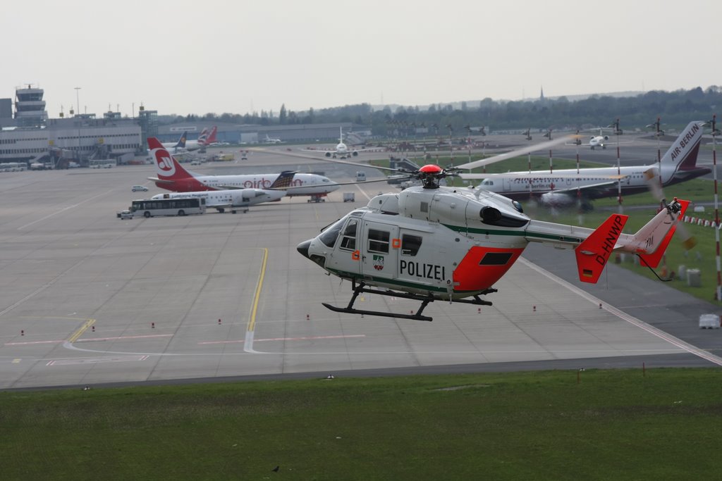 EDDL --- Flugverkehr --- D-HNWP by szabolcs simon