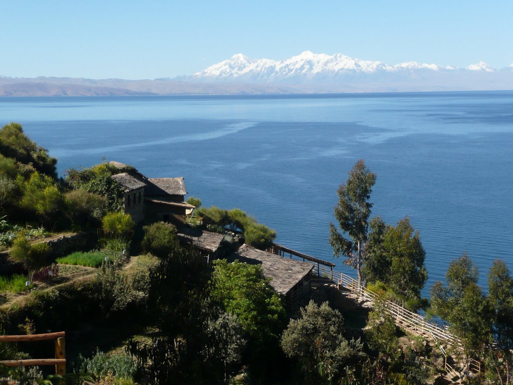 Isla del Sol, vista de Cordillera Real. Bolivia by alberto gonzalez