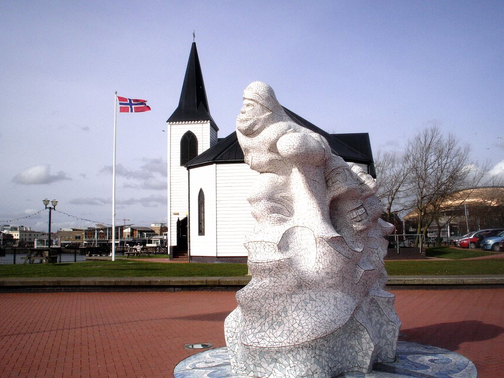 Cardiff Bay - Captain Scott mosaic sculpture by muba