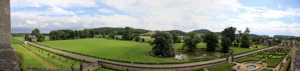 Jekerdal as seen from Chateaux Neercanne by jpletzers