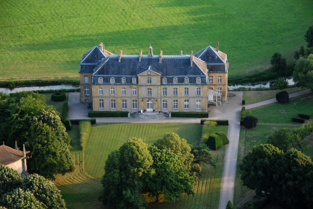 Château de Pange - Vue aérienne by N. Guirkinger