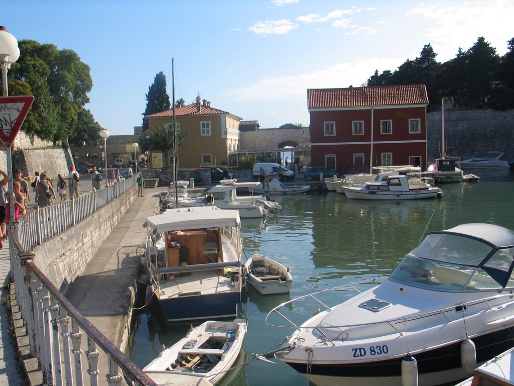 Boats by Tania Lugomer-Pomper