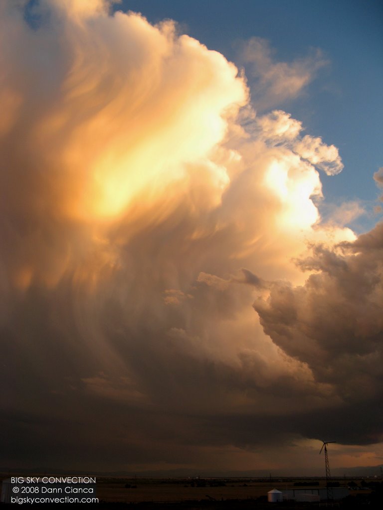 2008 - June 20th - 02:30Z - Looking SW - Very beautiful patterns appear on the tower. by Dann Cianca