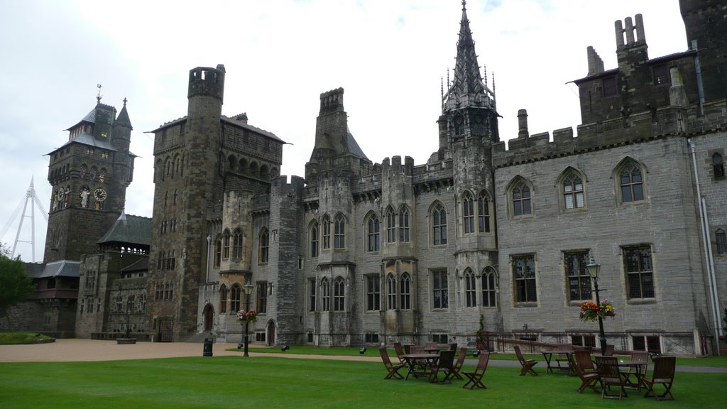 Cardiff Castle by dafyddp