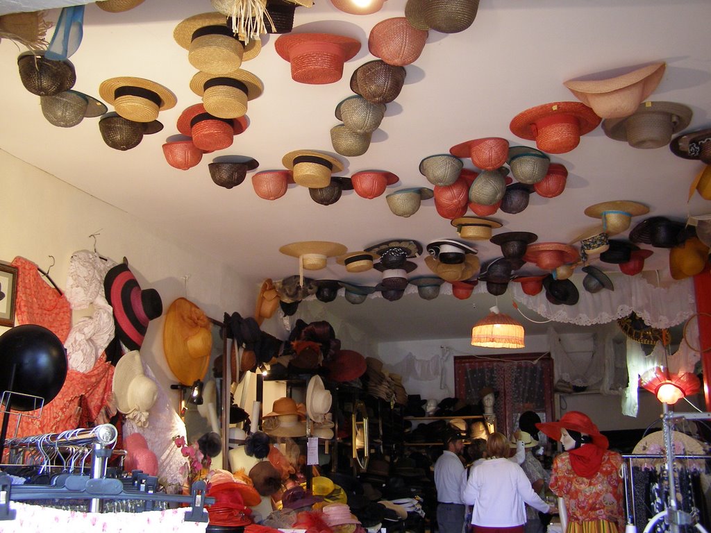 Hat-shop in Montpazier by MacNowak