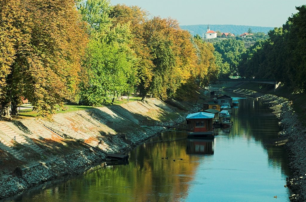 "Little" Danube by jenoapu