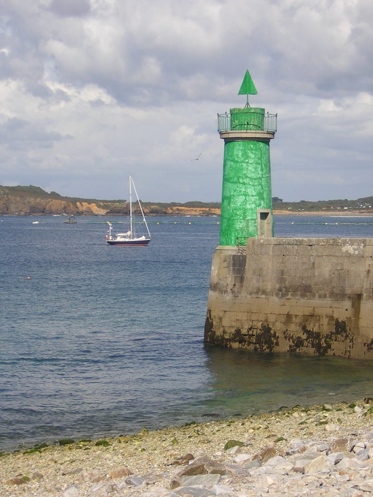 Lighthouse at Camaret sur Mer by RedHotTabasco