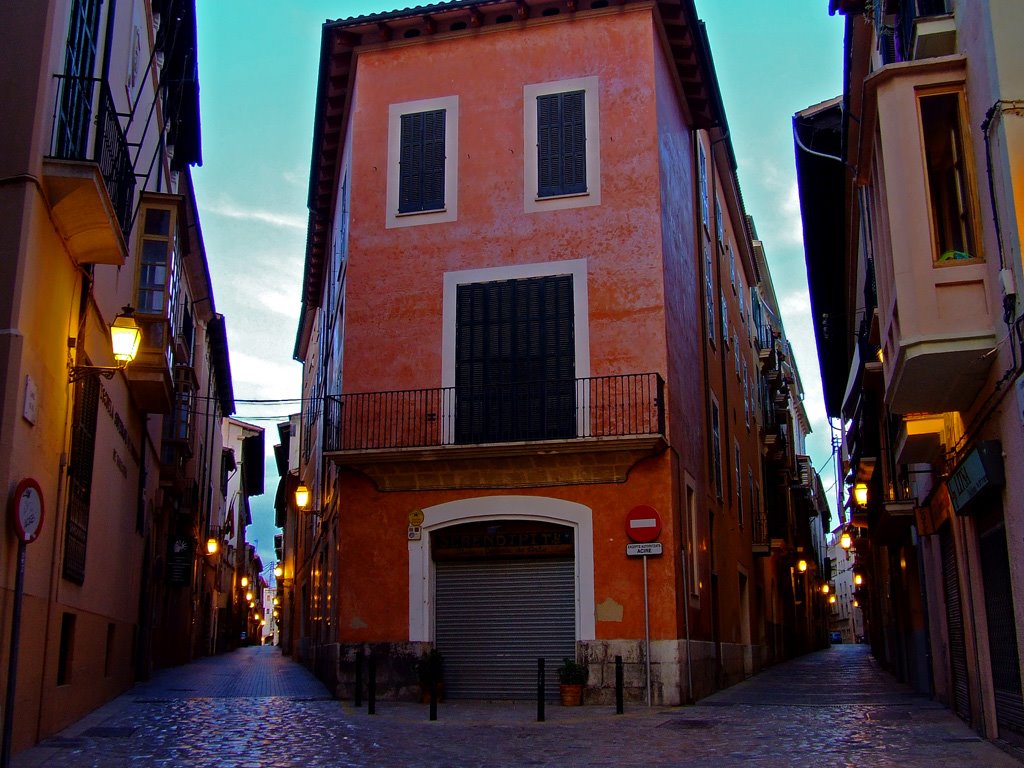 Esquina de Sol y Monti-Sion, Palma de Mallorca by Andres Cordoba