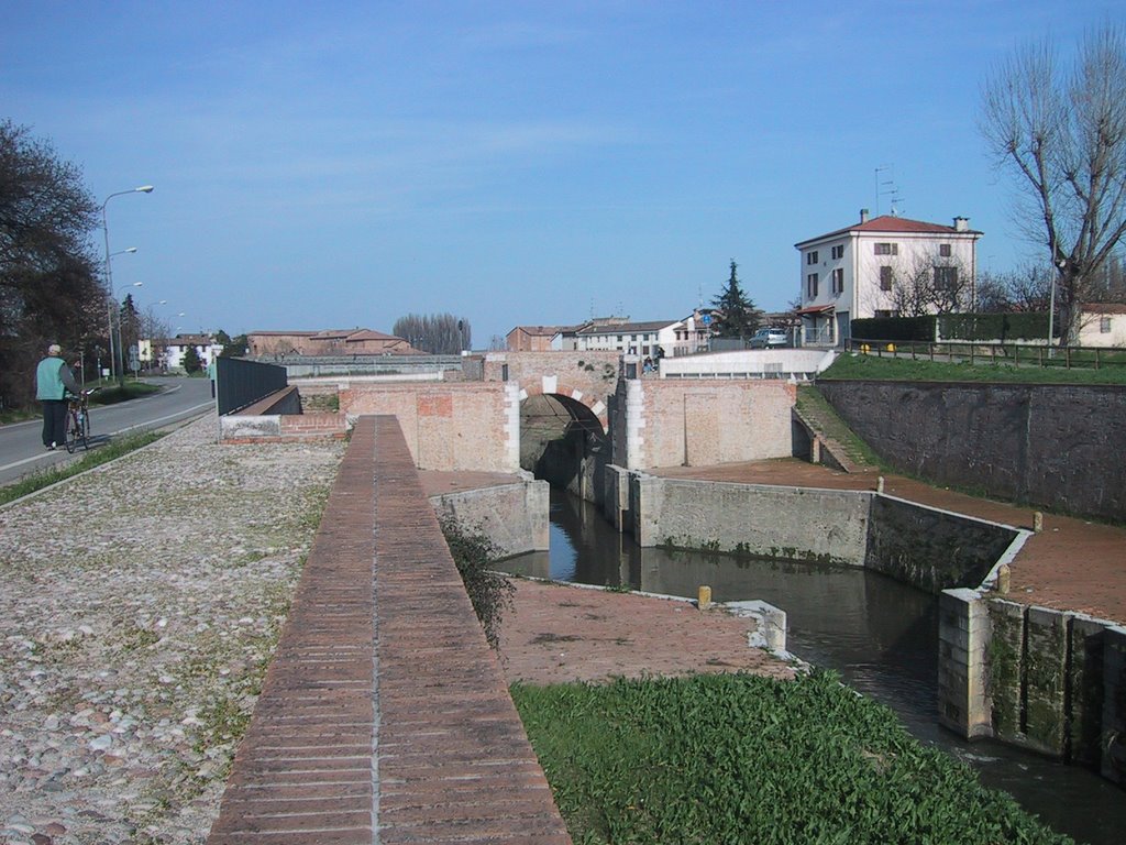 Bomporto, chiusa sul Naviglio by Roberto Mennuti