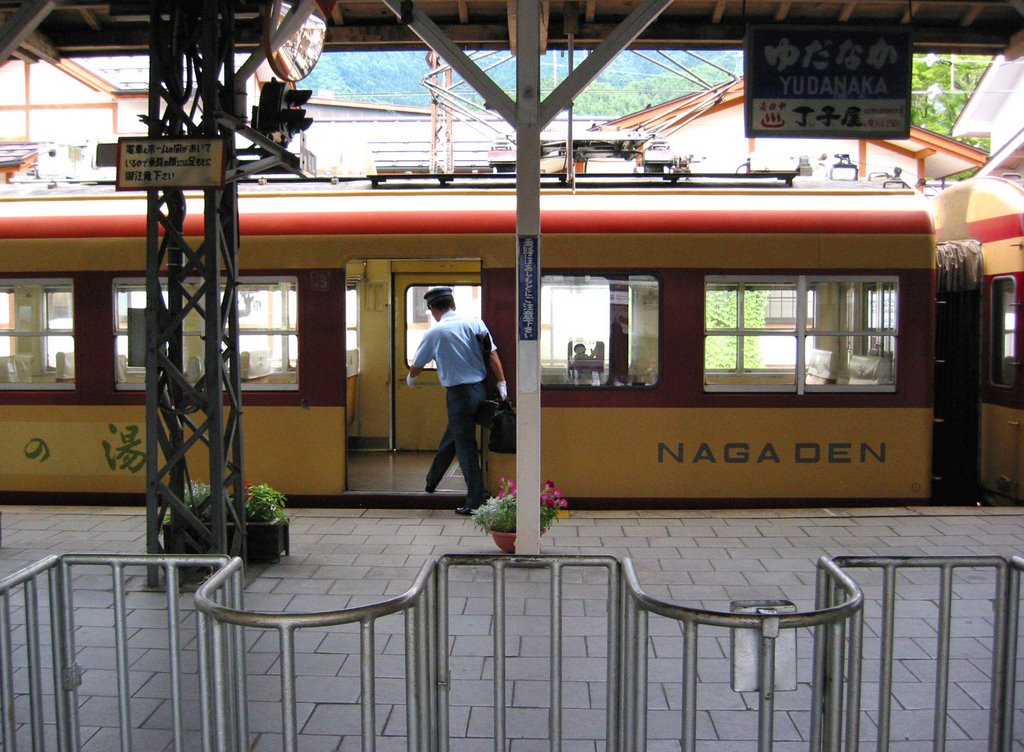 Nagaden Yudanaka station by Dotaku