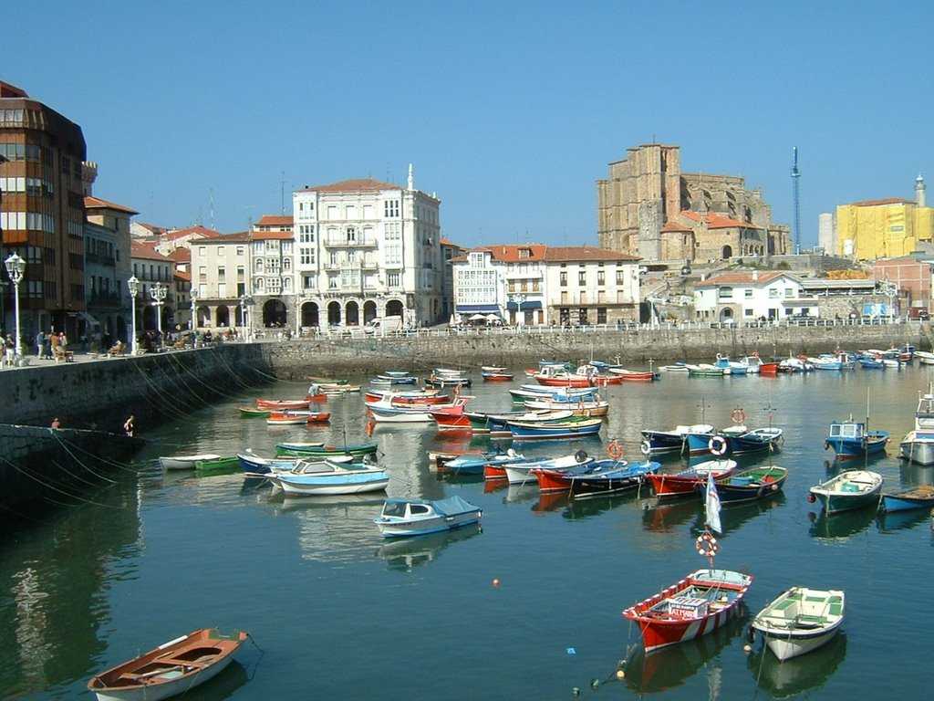 Castro Urdiales, puerto by Adolfin