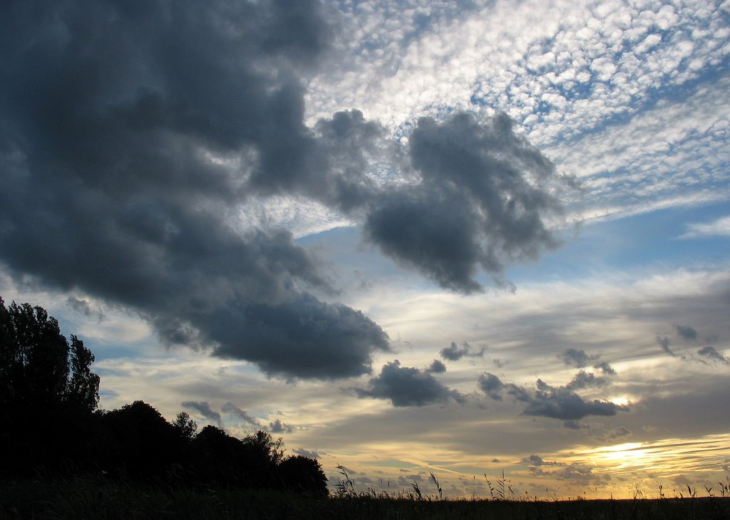 Dark thunderclouds... by Chris10 ©