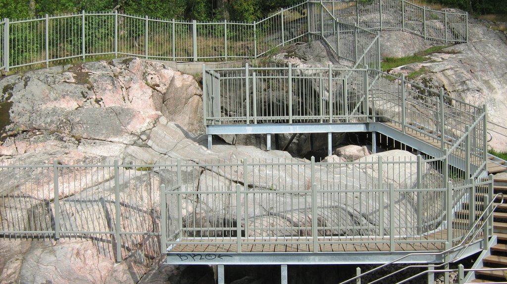 Giant pothole Pihlajamäki (Helsinki) by Joachim Lent