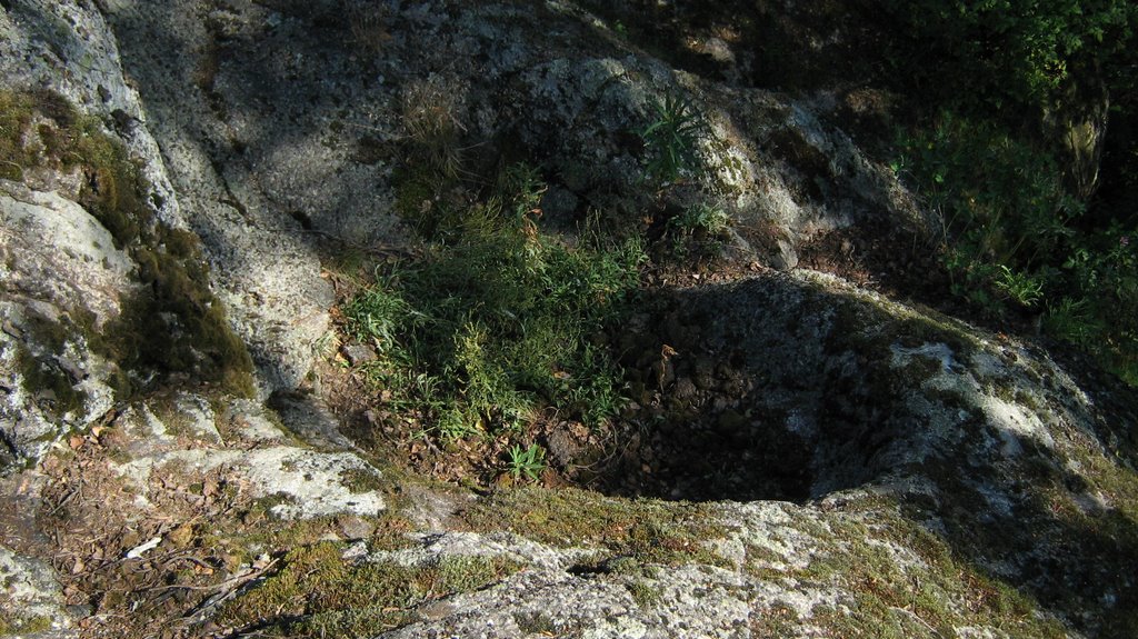 Glacial pothole Myllypuro (Helsinki), 1210 by Joachim Lent