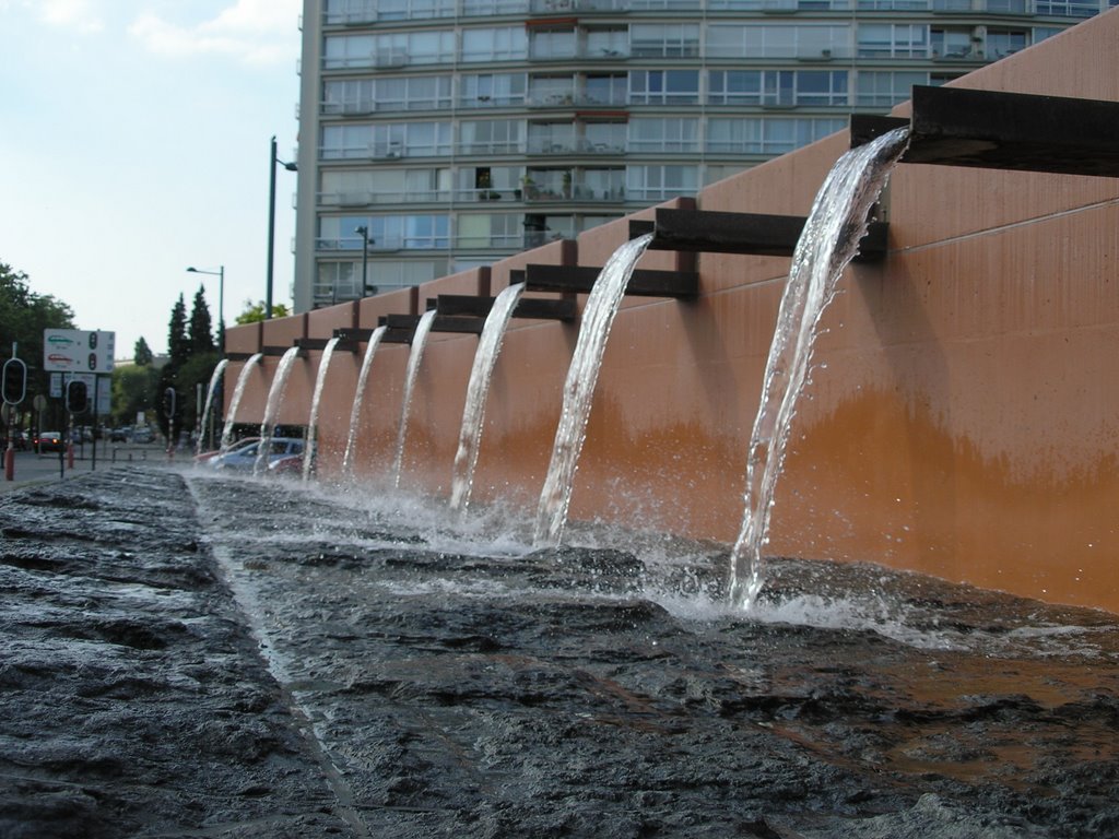 Fountain on Evere by marcewa