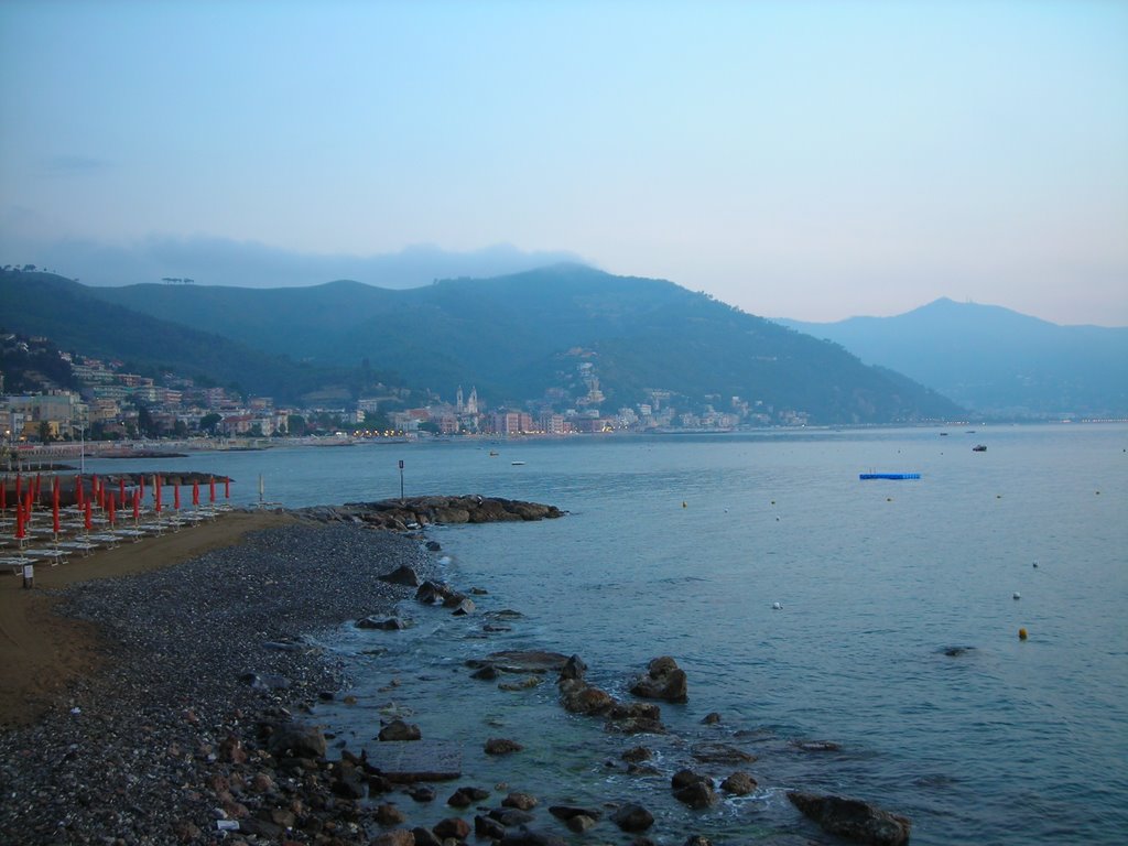 Laigueglia all'alba by Marco Gallo