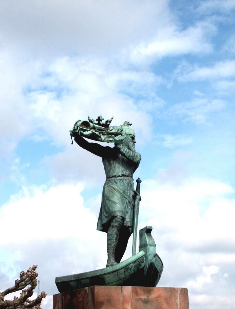 Soll ich es tun? / Hagenstandbild, an der Rhein - Promenade by Peter W. Ehl