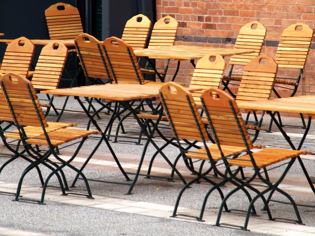 Hamburg (D), Speicherstadt - Café beim Maritimen Museum by Heinz Bartels