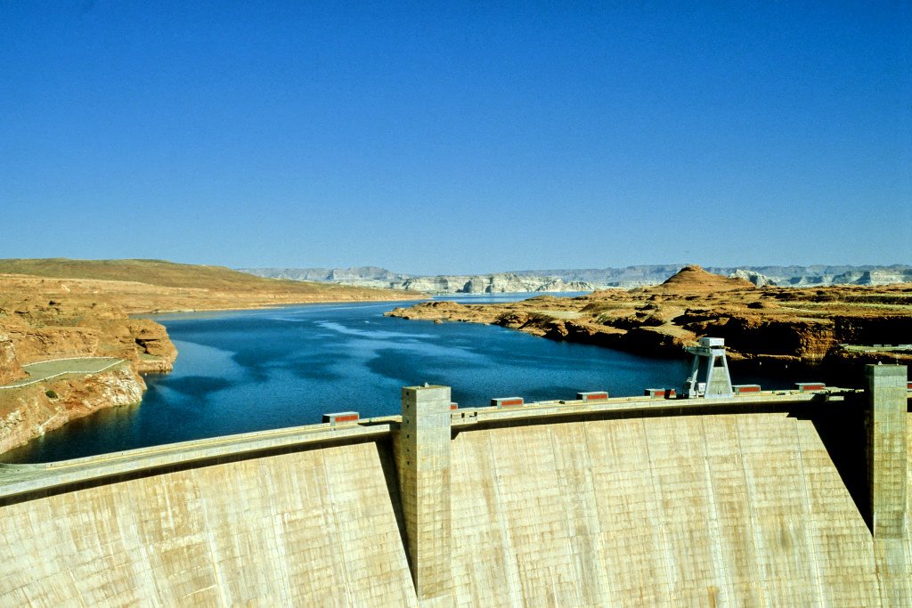 Glen Canyon dam by khopan