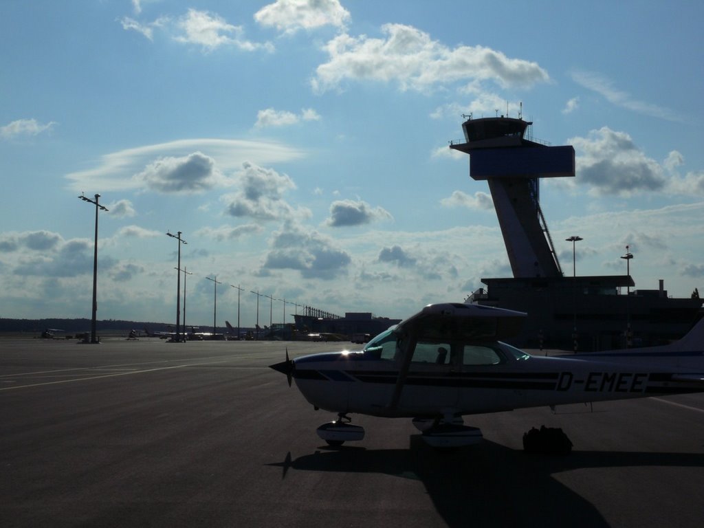 D-EMEE Cessna 172 in Nürnberg by Gerhard_