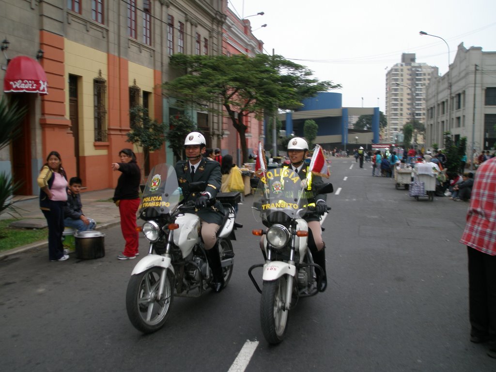 La seguridad de fiesta nn by Cesar Panizo E.