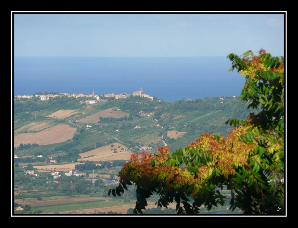 Vista del mare adriatico da Moresco (AP) by giannif