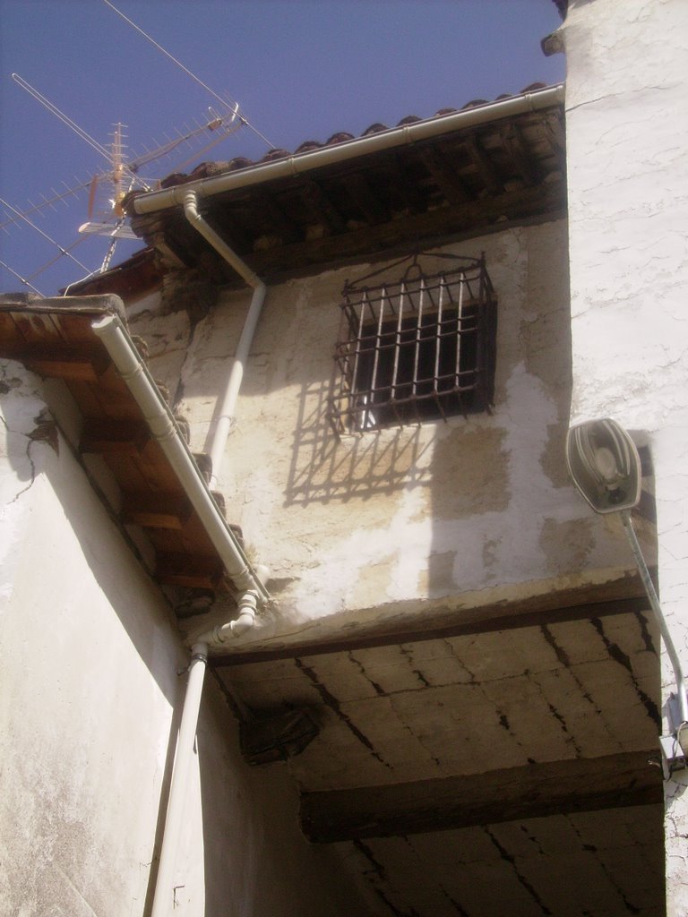 Callejon, ventana by Chus L.