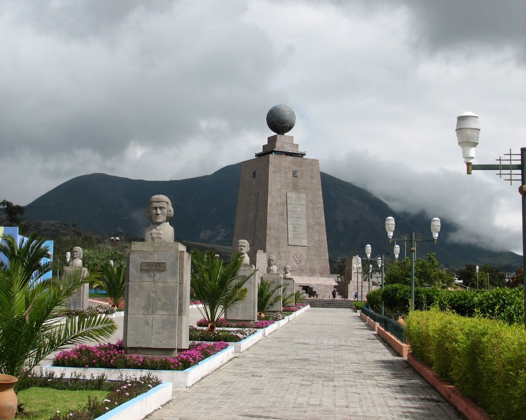 Mitad del mundo by Eduardo Cortaberria