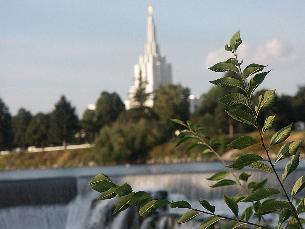 Idaho Falls Temple by CarmelH