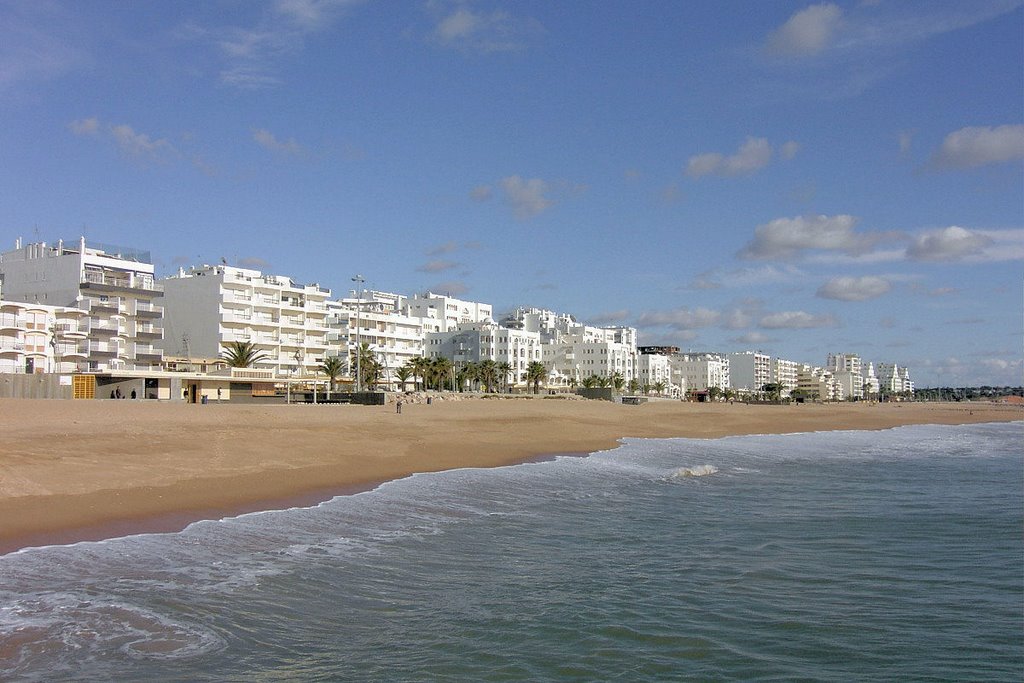 Praia de Quarteira em Dezembro by Francisco Colaço