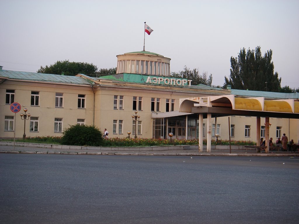 Saratov, Zhukovskogo St., 25. Аirport by Velen Pufa