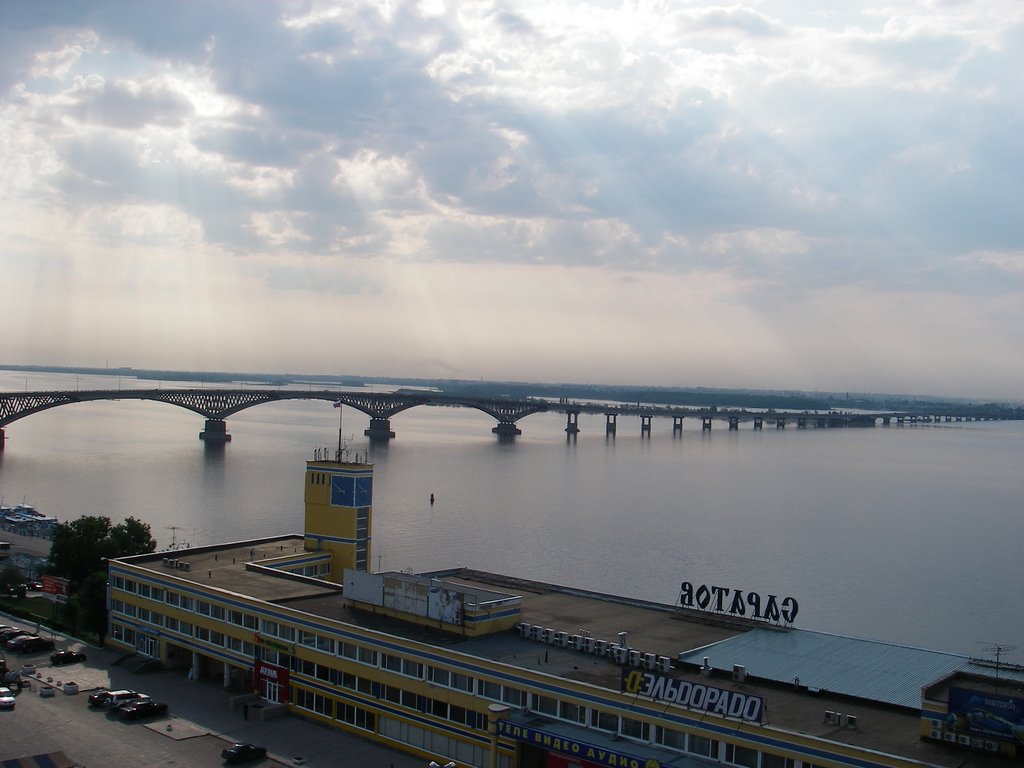 Saratov, bridge through the river Volga by Velen Pufa