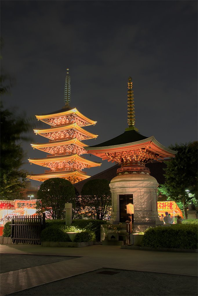 Sensō-ji （浅草寺） by Demon Boil