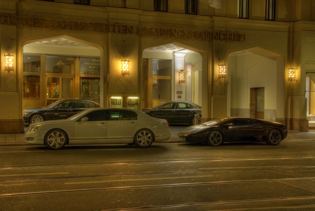 Lamborghini Murciélago LP640 & Bentley Continental Flying Spur vor dem Vier Jahreszeiten Hotel by KoenigseggCCX