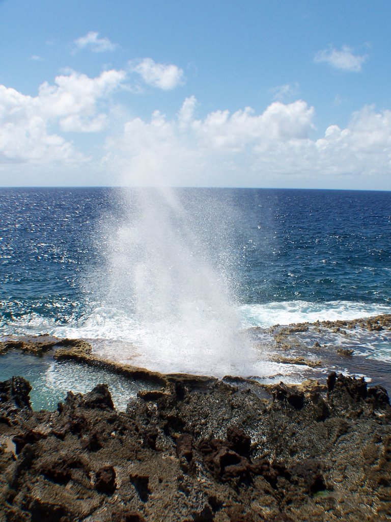 天宁岛神奇喷洞 Magic Blow Hole, Tinian Island by likai