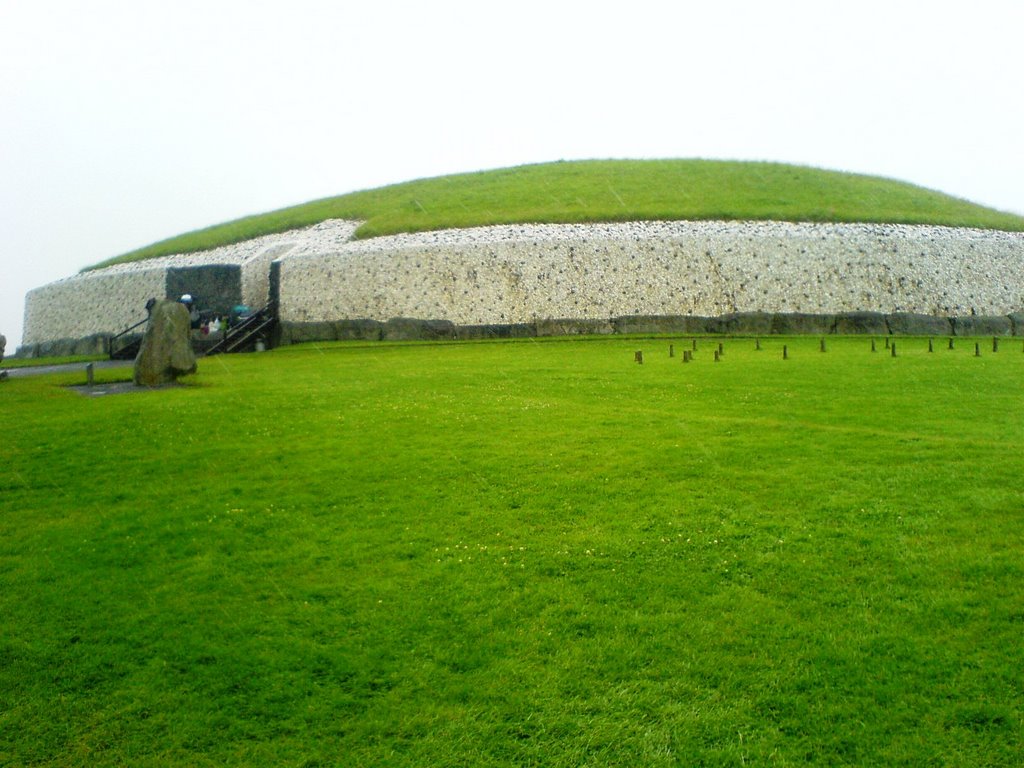 Newgrange mound in rain by nike775